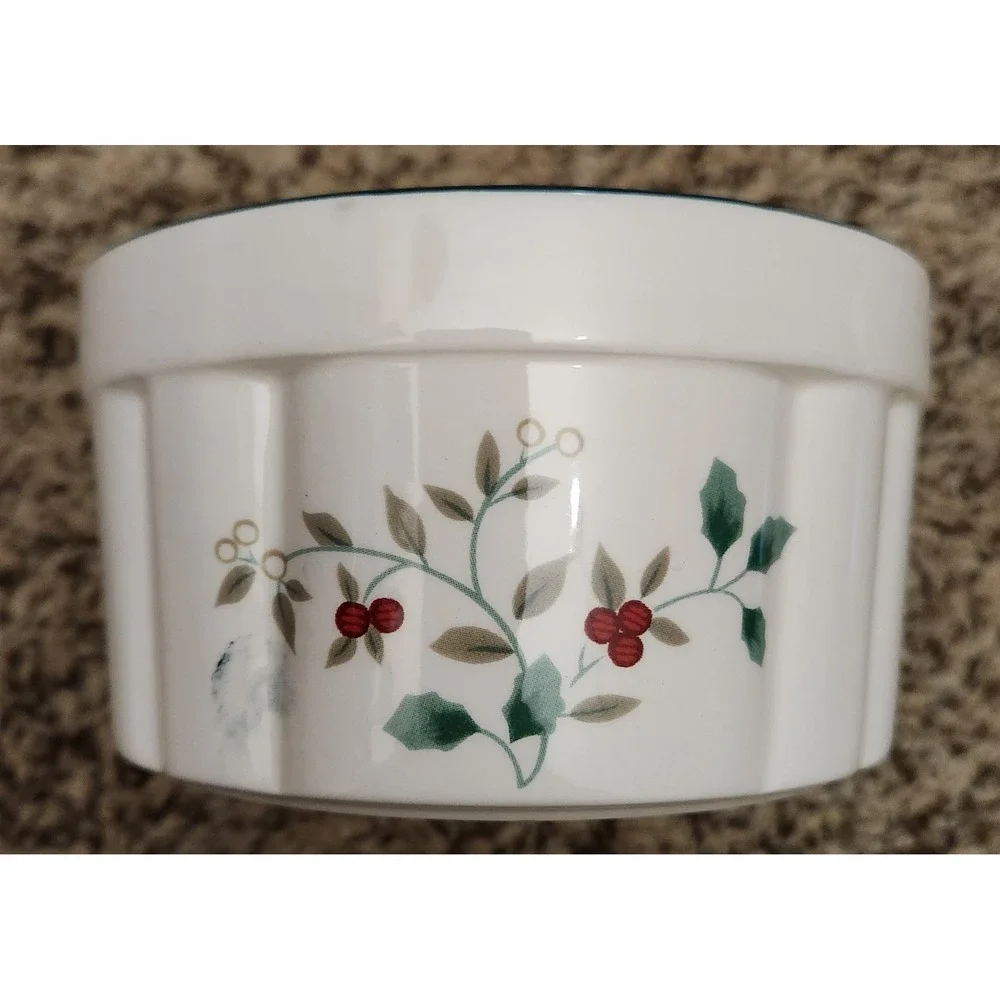 Pfaltzgraff Winterberry Ramekin 12oz Small‎ Souffle Dish Holly Berry Christmas